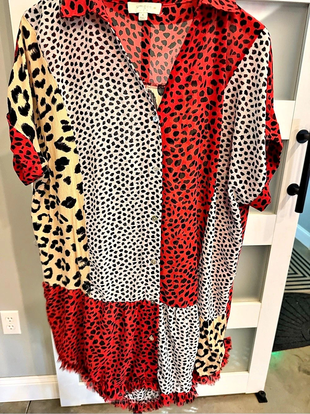 Women’s NWOT Umgee Animal Print tunic in Red & White XL